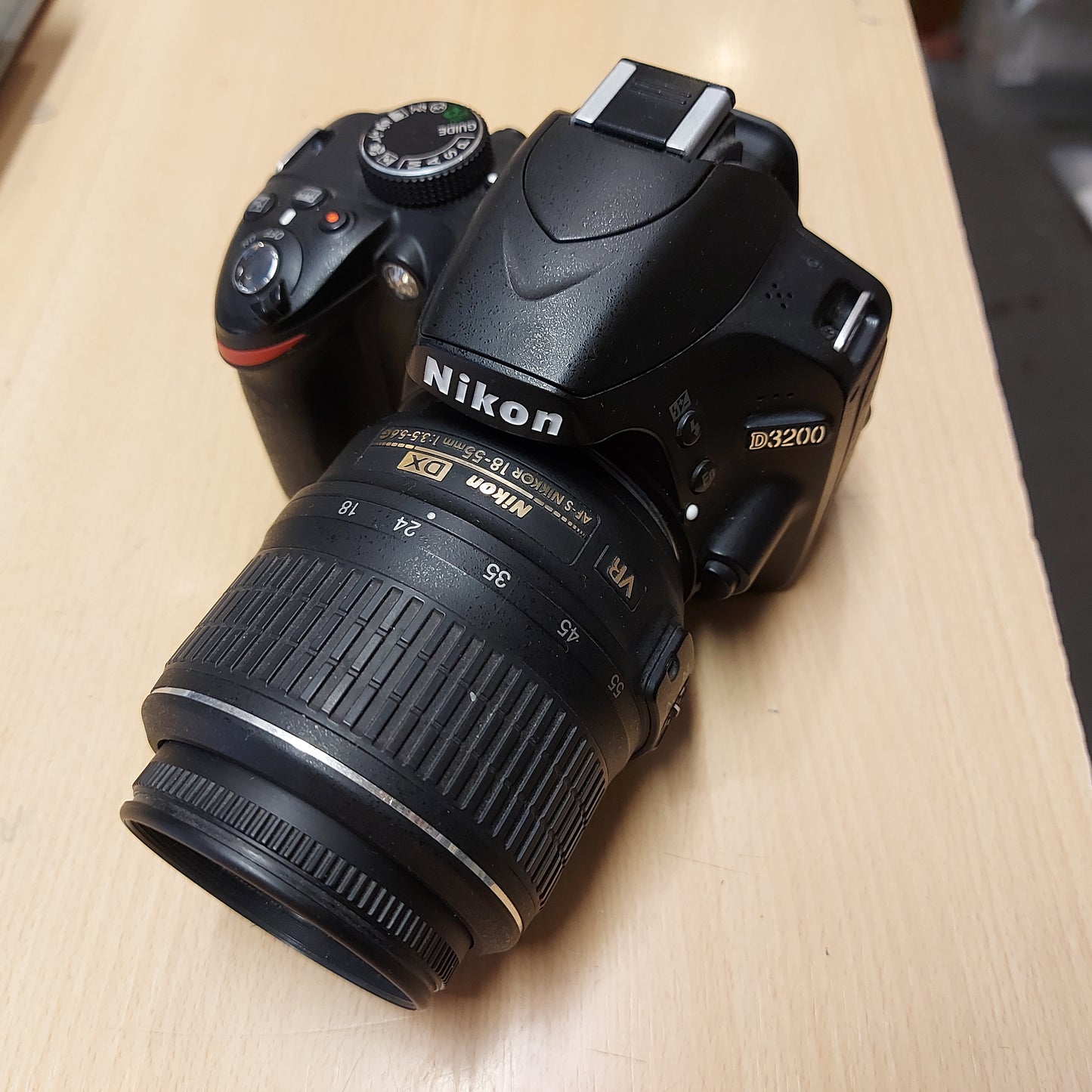 Nikon D3200 + 18-55mm