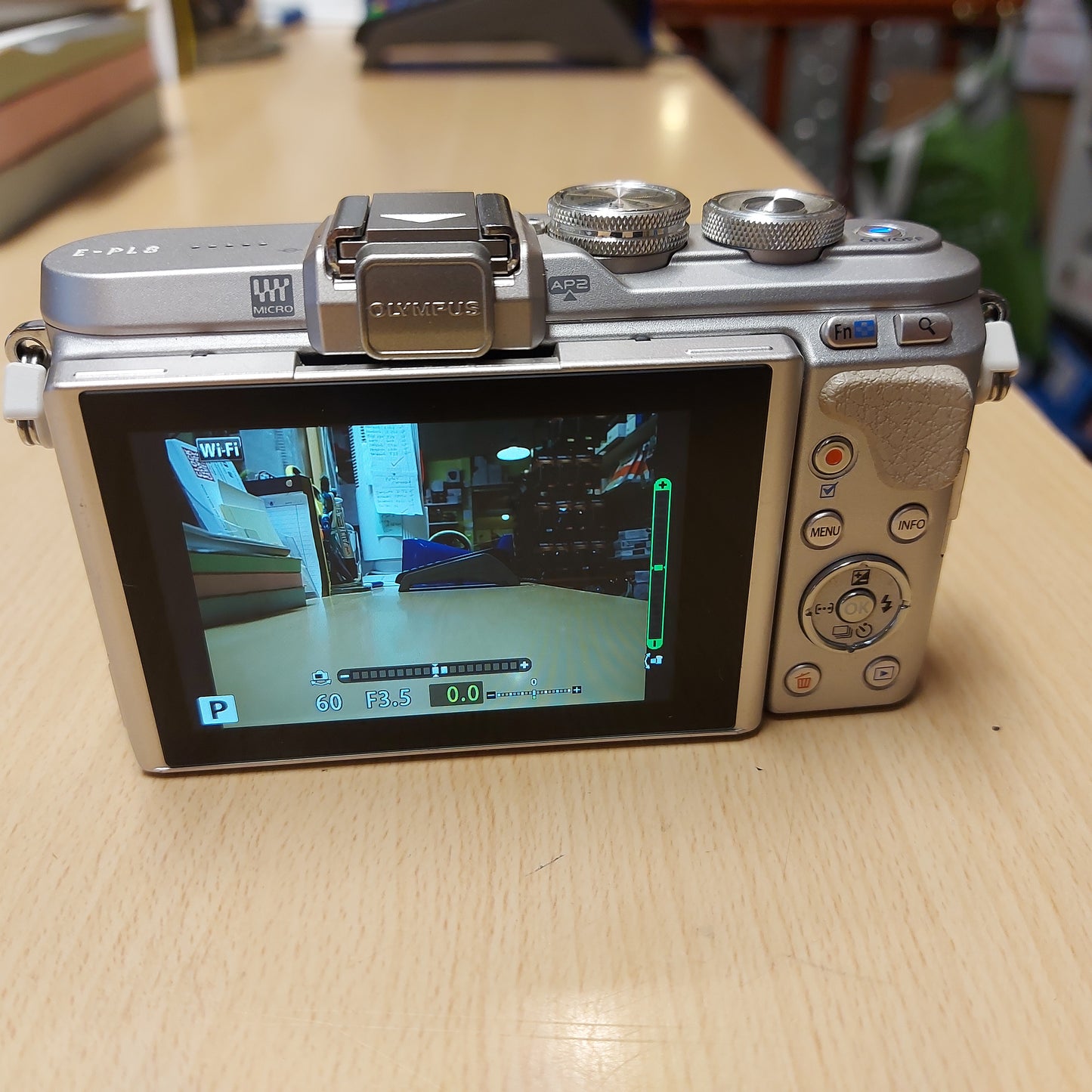 Olympus PEN E-PL8 + 14-42 EZ