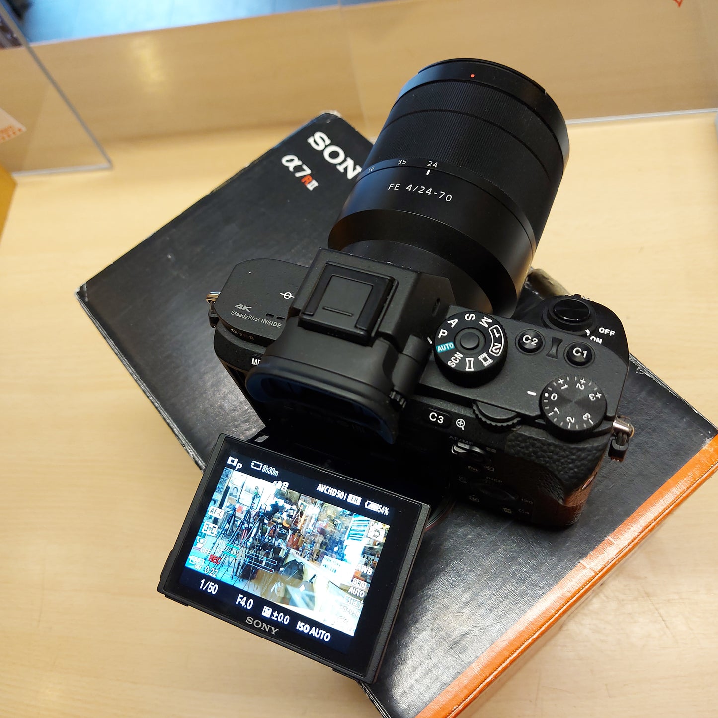 Sony A7R Mk-II + FE 24-70mm f4 Carl Zeiss T* Vario Tessar ZA OSS