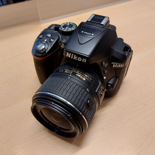 Nikon D5300 + 18-55mm AF-P VR