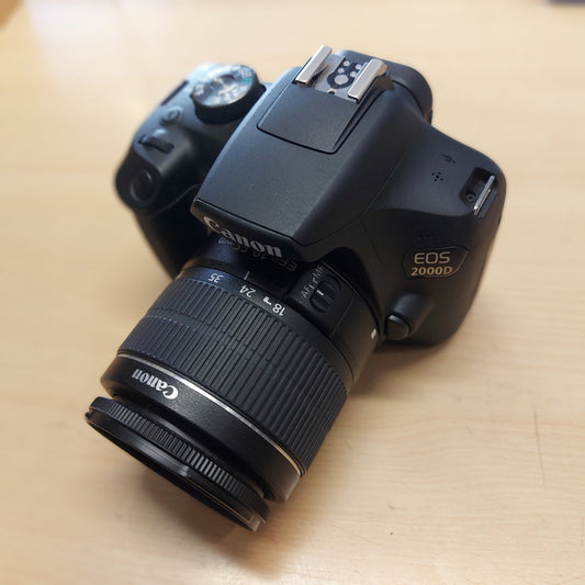 Canon EOS 2000d + 18-55mm EF-S