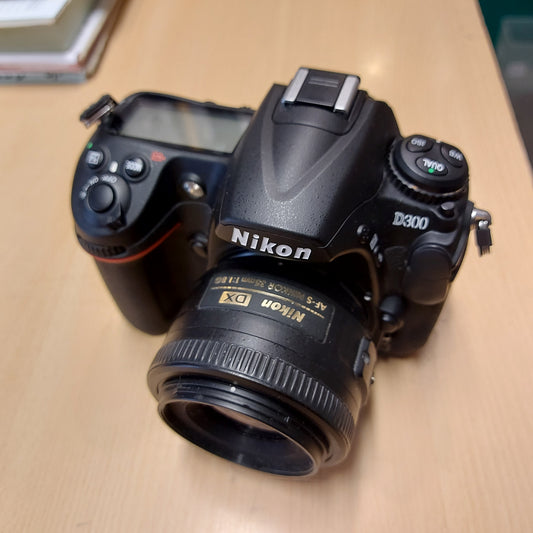 Nikon D300 + 50mm f/1.8 G