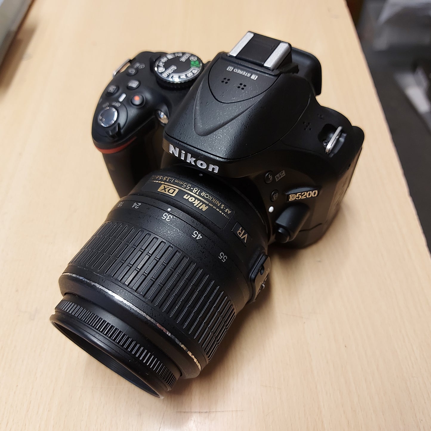Nikon D5200 + 18-55mm