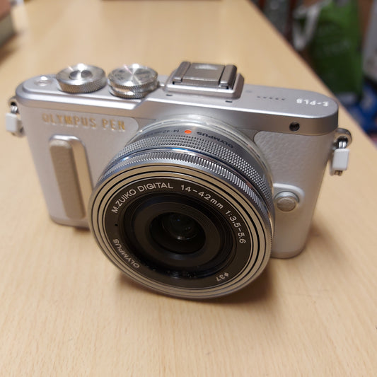 Olympus PEN E-PL8 + 14-42 EZ