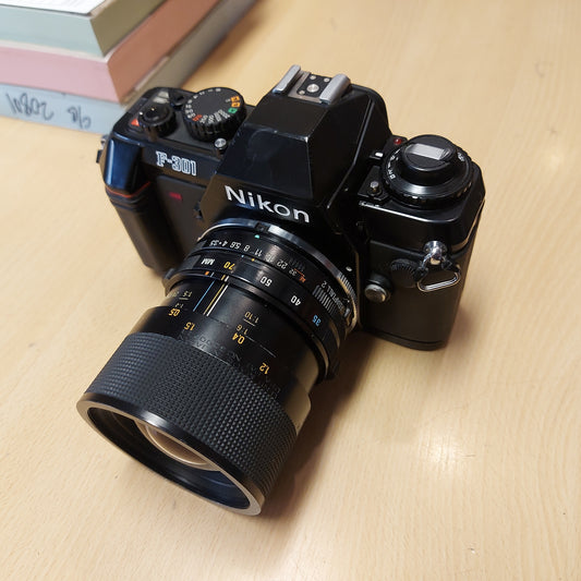 Nikon F301 + 35-